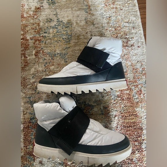 Sorel boots - Picture 4 of 6